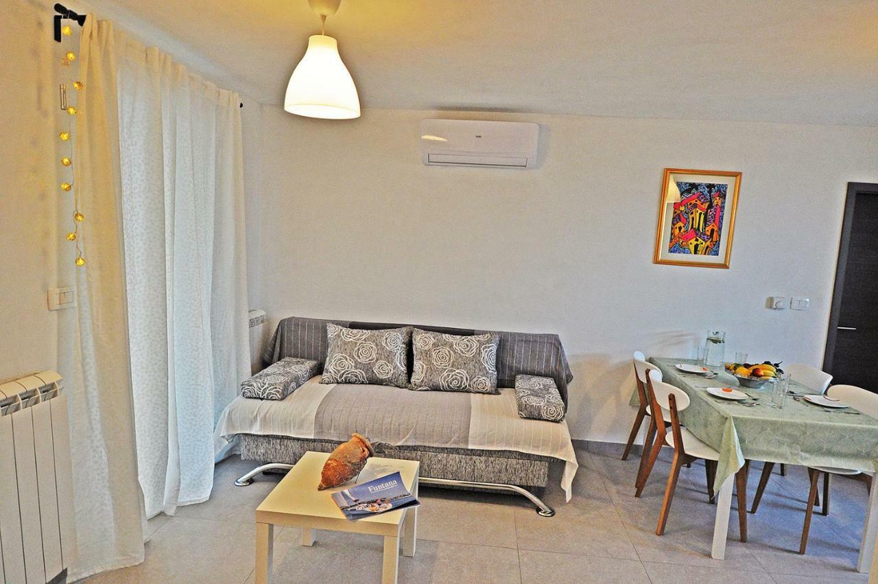 Apartment Dva Oriha Funtana Exteriér fotografie